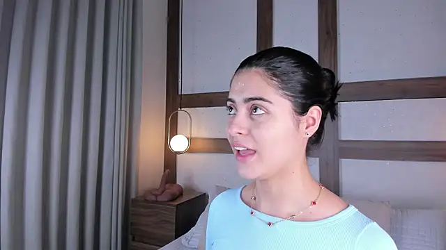 SarhaVega online show from 12/22/25, 01:19