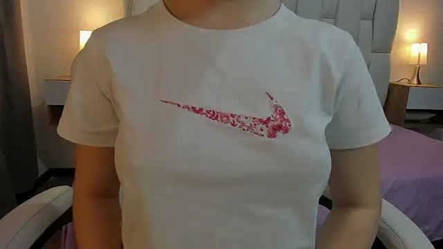 mask red girl online show from 03/10/26, 12:32