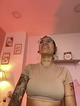 LauraRaider online show from 04/19/26, 08:22