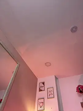 LauraRaider online show from 04/21/26, 09:39