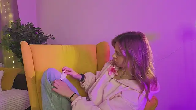 FelishaLaskin online show from 11/25/25, 12:27