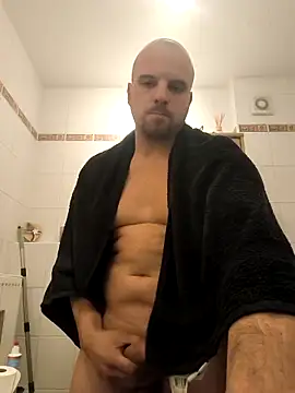 Snapshot of Phoenix2310 chatting on 12/16/25, 09:53 Phoenix2310 online show from 12/16/25, 09:53