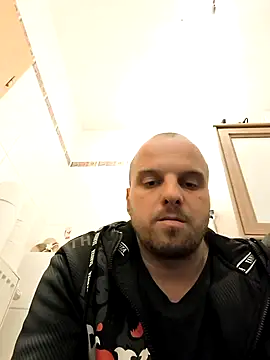 Snapshot of Phoenix2310 chatting on 02/05/26, 02:33 Phoenix2310 online show from 02/05/26, 02:33