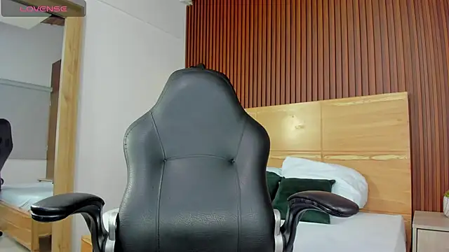 zully28  online show from 11/27/25, 12:07