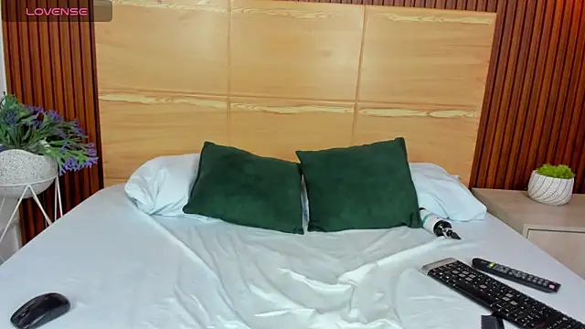 samantha loughty online show from 12/14/25, 07:58