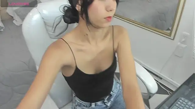 Snapshot of Gemma19_ chatting on 12/14/25, 12:38 Gemma19 online show from 12/14/25, 12:38