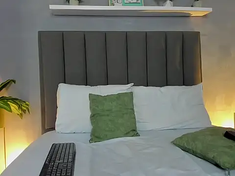 lindaa natashaa  online show from 11/22/25, 03:49