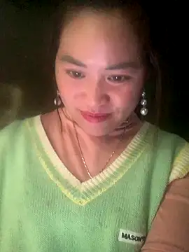 Snapshot of hotel222 chatting on 11/23/25, 04:01 hotel222 online show from 11/23/25, 04:01