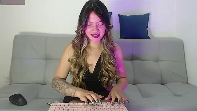 Snapshot of hanna__jones7 chatting on 01/17/26, 10:46 hanna jones7 online show from 01/17/26, 10:46