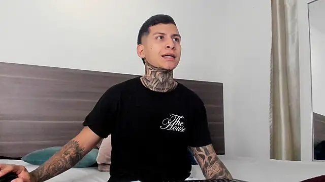 Snapshot of Andrew_sanders68 chatting on 12/04/25, 11:13 Andrew sanders68 online show from 12/04/25, 11:13