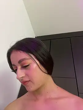 Snapshot of SOL_EF chatting on 12/13/25, 08:58 SOL EF online show from 12/13/25, 08:58