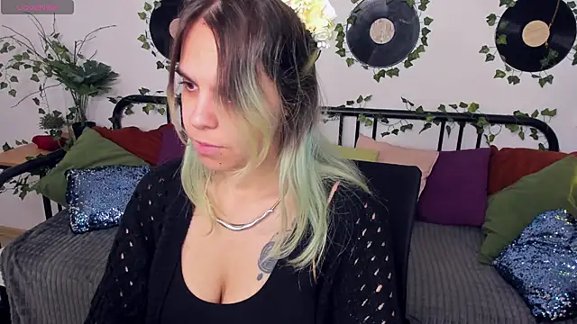 LiraBelle online show from 11/24/25, 03:28