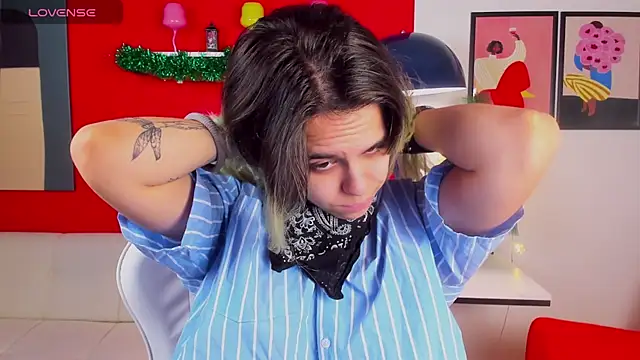 LiraBelle online show from 12/19/25, 03:13