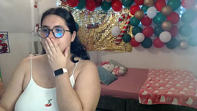 Snapshot of suckdreams19 chatting on 12/18/25, 04:29 suckdreams19 online show from 12/18/25, 04:29