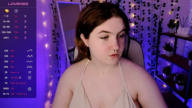 lovelyy julia online show from 04/28/26, 08:19