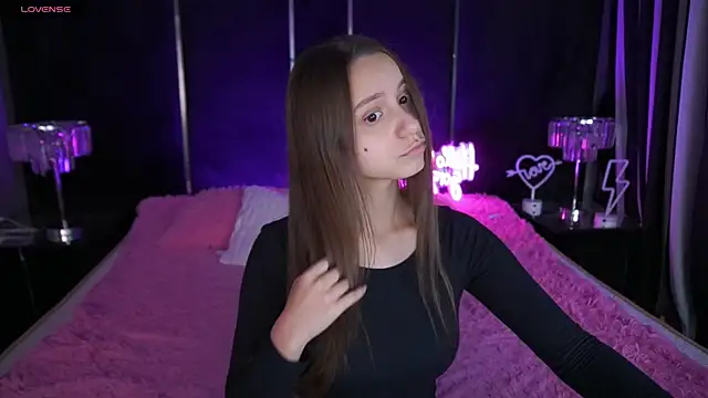 Snapshot of TinyNatalie chatting on 12/02/25, 03:40 TinyNatalie online show from 12/02/25, 03:40