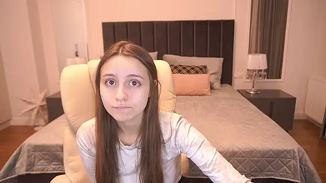 TinyNatalie online show from 12/20/25, 02:57