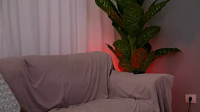 Snapshot of VanessaSinX chatting on 12/04/25, 08:39 VanessaSinX online show from 12/04/25, 08:39