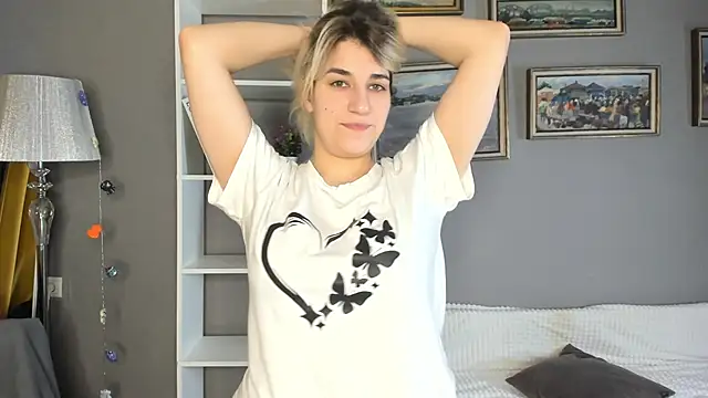 Snapshot of TideLunar chatting on 12/16/25, 05:23 TideLunar online show from 12/16/25, 05:23