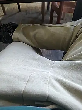 Snapshot of BarrenProtege chatting on 12/17/25, 12:00 BarrenProtege online show from 12/17/25, 12:00