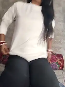 Snapshot of Dil-se-queen-321 chatting on 12/19/25, 08:43 Dil-se-queen-321 online show from 12/19/25, 08:43