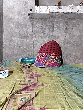 Snapshot of Dil-se-queen-321 chatting on 01/17/26, 05:27 Dil-se-queen-321 online show from 01/17/26, 05:27