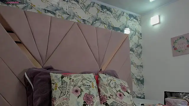 thalia nichols online show from 04/06/26, 08:10