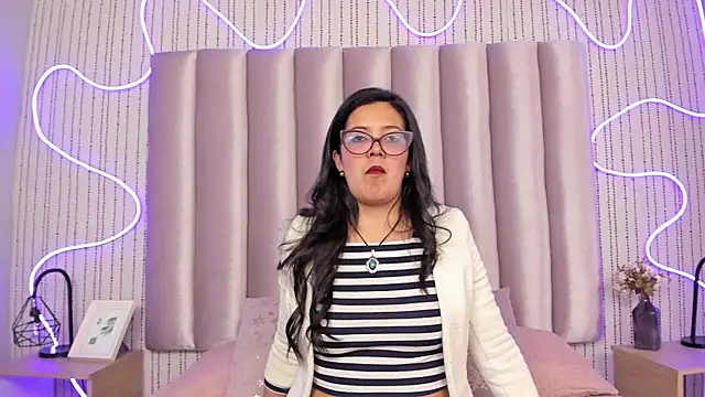 Snapshot of TAMARALEWISMD chatting on 12/04/25, 04:11 TAMARALEWISMD online show from 12/04/25, 04:11