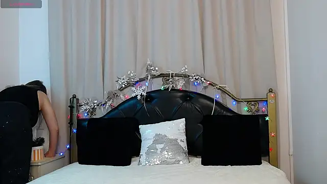 Leona Rae online show from 12/23/25, 09:29