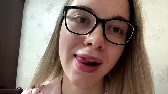 MichikoWienandt online show from 12/02/25, 05:35