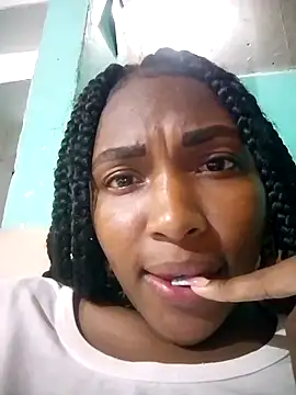 Snapshot of KiaracCastilo chatting on 11/29/25, 02:58 KiaracCastilo online show from 11/29/25, 02:58