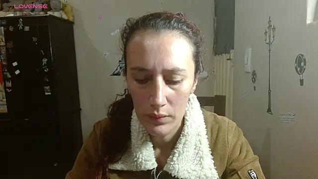 CASSANDRA BROWN online show from 12/01/25, 06:46