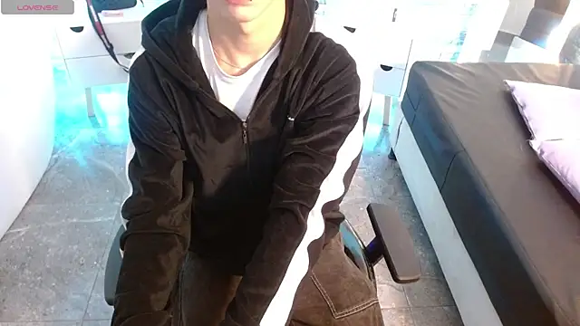 Snapshot of kaelwolf_tay chatting on 11/30/25, 11:47 kaelwolf tay online show from 11/30/25, 11:47