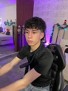 Snapshot of kaelwolf_tay chatting on 12/02/25, 07:20 kaelwolf tay online show from 12/02/25, 07:20