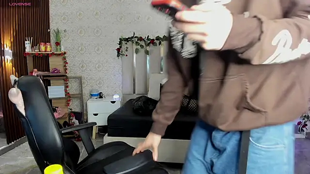 kaelwolf tay online show from 02/18/26, 07:10