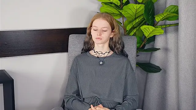 Snapshot of ToyaPletz chatting on 11/25/25, 08:14 ToyaPletz online show from 11/25/25, 08:14