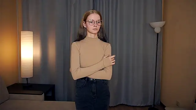 Snapshot of ToyaPletz chatting on 11/26/25, 06:20 ToyaPletz online show from 11/26/25, 06:20