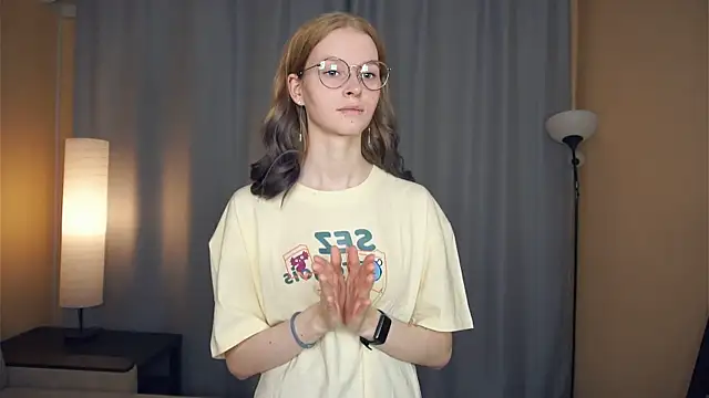 Snapshot of ToyaPletz chatting on 11/28/25, 05:26 ToyaPletz online show from 11/28/25, 05:26