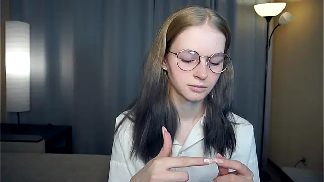 Snapshot of ToyaPletz chatting on 12/01/25, 05:29 ToyaPletz online show from 12/01/25, 05:29