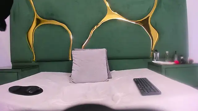 RoxanneBloom online show from 04/20/26, 04:37