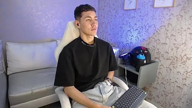 LoganFoster  online show from 12/15/25, 11:31