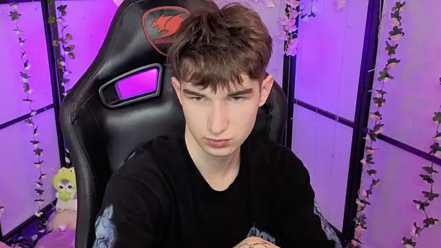 Maxwellchiik online show from 11/25/25, 12:38