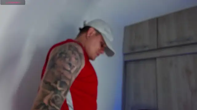 Snapshot of leon_cumming chatting on 11/25/25, 10:54 leon cumming online show from 11/25/25, 10:54