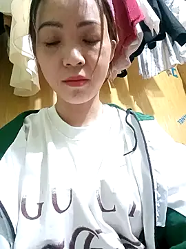 Snapshot of bong-ngo- chatting on 11/27/25, 12:24 bong-ngo- online show from 11/27/25, 12:24