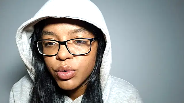 Snapshot of xoeewinters chatting on 12/05/25, 12:47 xoeewinters online show from 12/05/25, 12:47