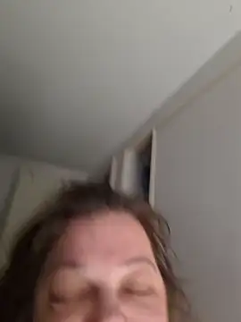 Snapshot of Tasmine chatting on 12/01/25, 01:05 Tasmine online show from 12/01/25, 01:05