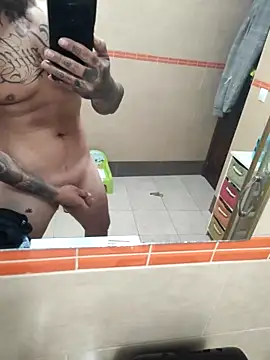 ParejaOcultaXX online show from 12/15/25, 03:16