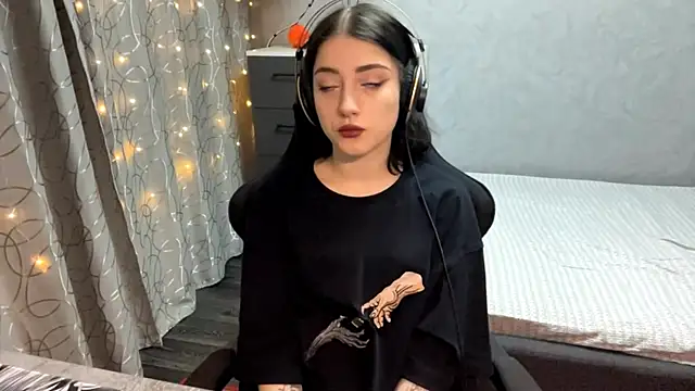 Meowluly online show from 12/01/25, 09:20