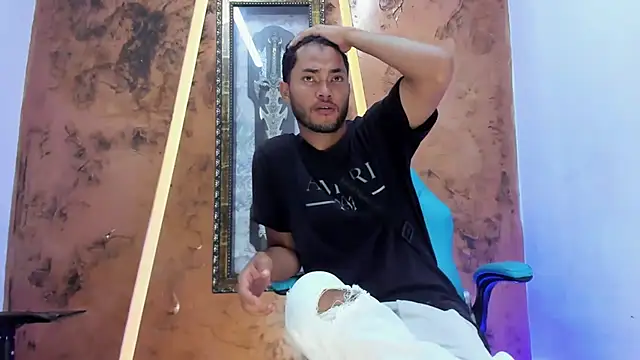 Snapshot of hot_guy_sweet chatting on 11/23/25, 07:35 hot guy sweet online show from 11/23/25, 07:35