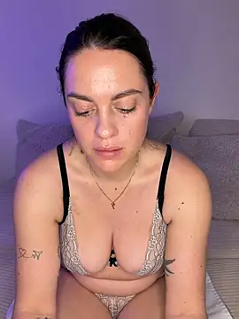 laraslittlesecrett online show from 02/03/26, 12:21